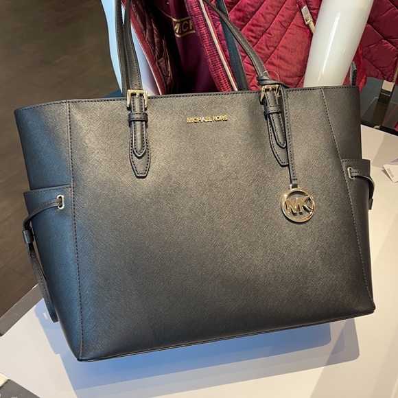 Michael Kors Gilly Travel Large Drawstring Tote - Picture 5 of 16